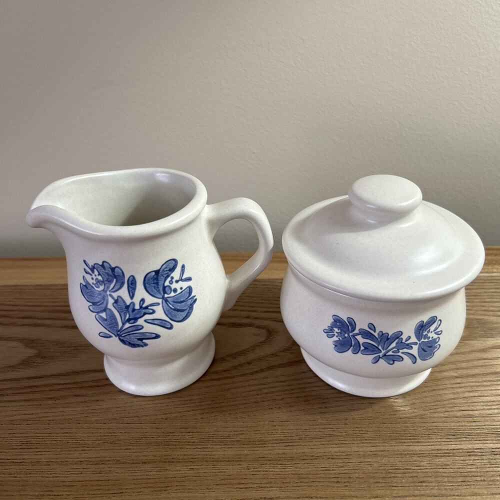 Pfaltzgraff Yorketowne Sugar & Creamer Set With Lid Blue Floral Stoneware
